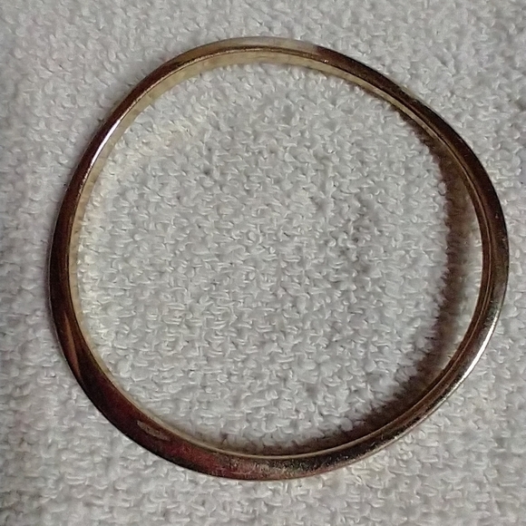 Wavy goldtone bangle bracelet approx. 2.5 - Picture 3 of 3